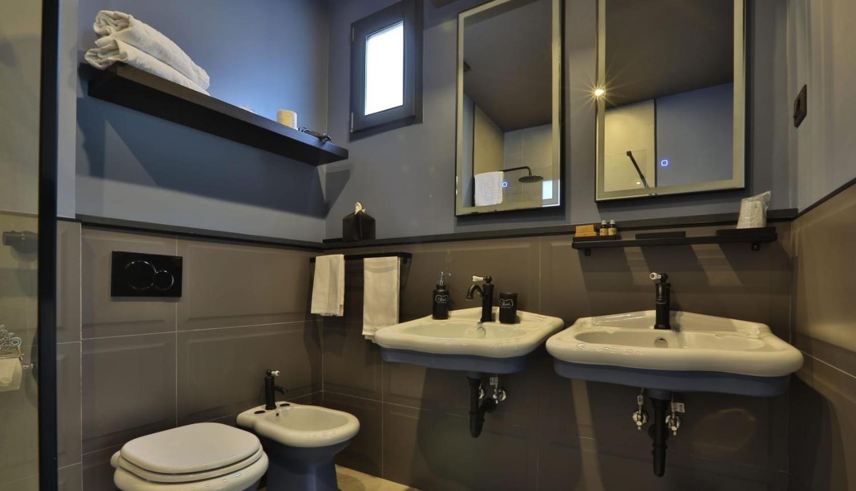 Forvm Bijoux Rooms Триест Екстериор снимка
